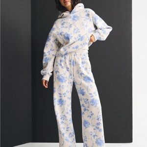 Abercrombie floral sweatshirt and sweatpants set size small